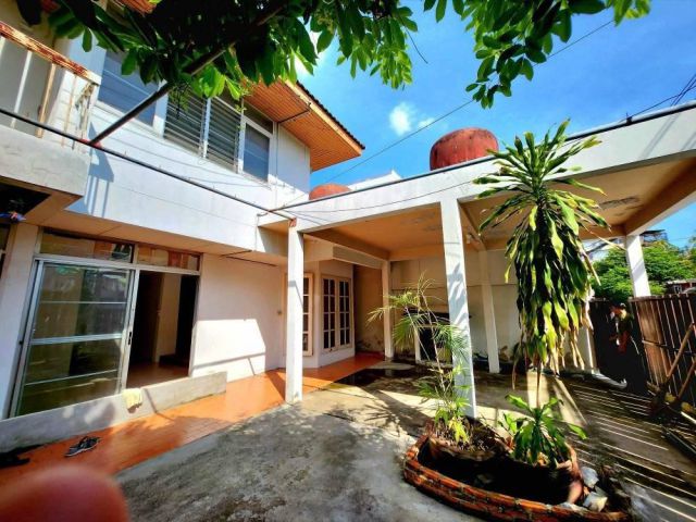 Big House for rent long term good location no Furniture on Sukhumvit 93