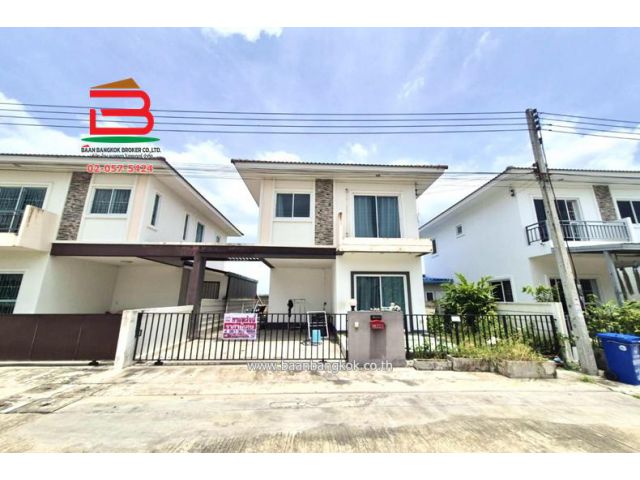 บ้านแฝด หมู่บ้าน เดอะไนน์ รังสิต คลอง 9 เนื้อที่ 36.8 ตรว. ใกล้วัดลานนา ถนนรังสิต-นครนายก ต.ลำลูกกา อ.ลำลูกกา จ.ปทุมธานี