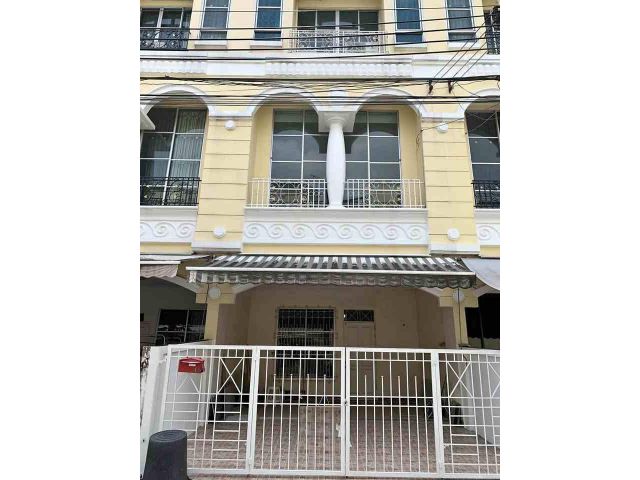 B995 ให้เช่าทาวน์โฮม บ้านกลางเมืองพระราม9-ศรีนครินทร์ ก่อนถึงซอยกรุงเทพกรีฑา8
