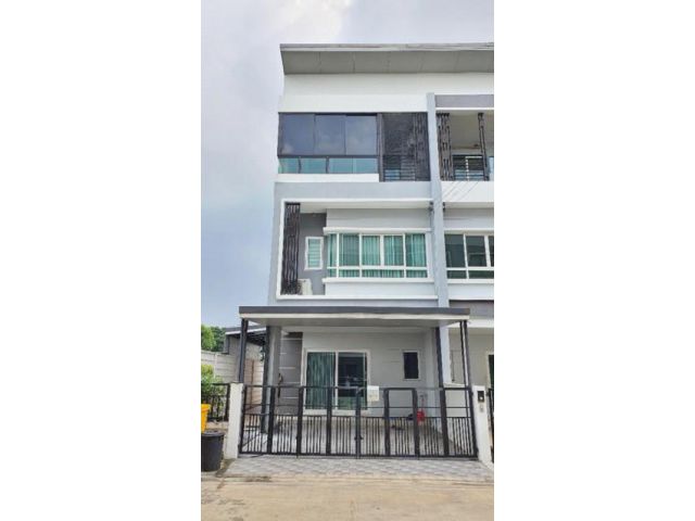 ให้เช่าทาวน์โฮม 3 ชั้น หลังมุม The Ricco Town Watcharapol ถนนร่วมมิตรพัฒนา ใกล้ 5 แยกวัชรพล