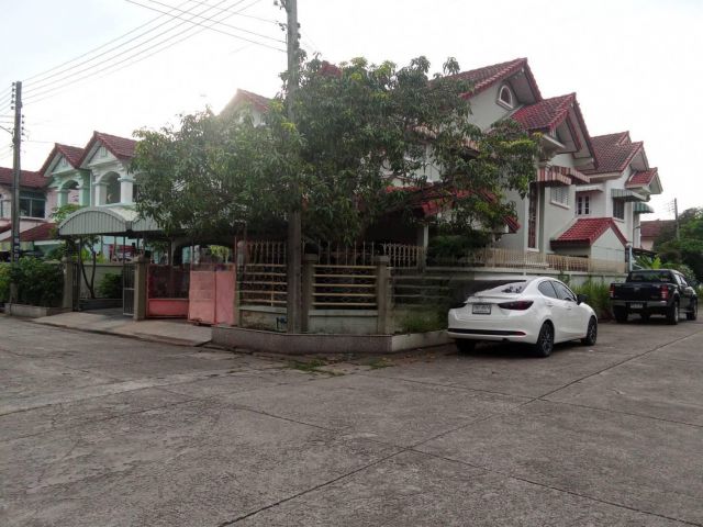 ขายบ้าน (หลังมุม) หมู่บ้านประภัสสรวิลลา ต.บางกระทึก อ.สามพราน จ.นครปฐม