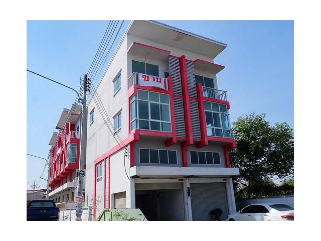 ขาย อาคารพาณิชย์ 3 ชั้นครึ่ง 2 คูหา ติดถนนมอเตอร์เวย์ ใกล้แยกหนองยายบู่ ศรีราชา