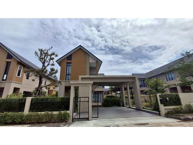 บ้านให้เช่า ใกล้อมตะนคร บ้านเดี่ยว 2 ชั้น โกลเด้นพรีเว่ พนัสนิคม