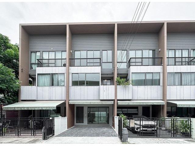 PB5540 ขายทาวน์โฮม 3 ชั้น โครงการ บ้านกลางเมือง พระราม 9-กรุงเทพกรีฑา ซอยกาญจนาภิเษก23 แบบบ้านTerraria