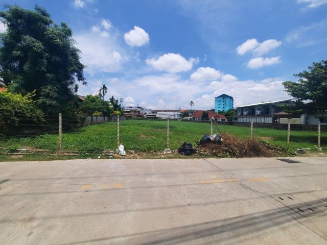 ขายที่ดินตำบลหนองป่าครั่งหน้ากว้างโฉนดพร้อมโอน