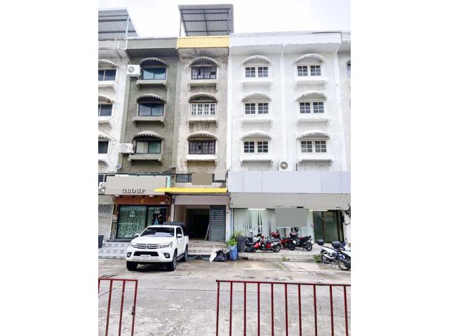 ปากซอย 7-11 50เดอะมอลล์ บางกะปิ ติดถนนใหญ่ MRTลาดพร้าว 101 300ม