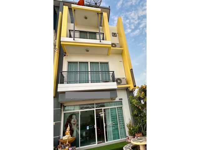 ขาย ทาวน์โฮม 3 ชั้น เคริซทาวน์ มีนบุรี ห้องมุม เจ้าของขายเอง