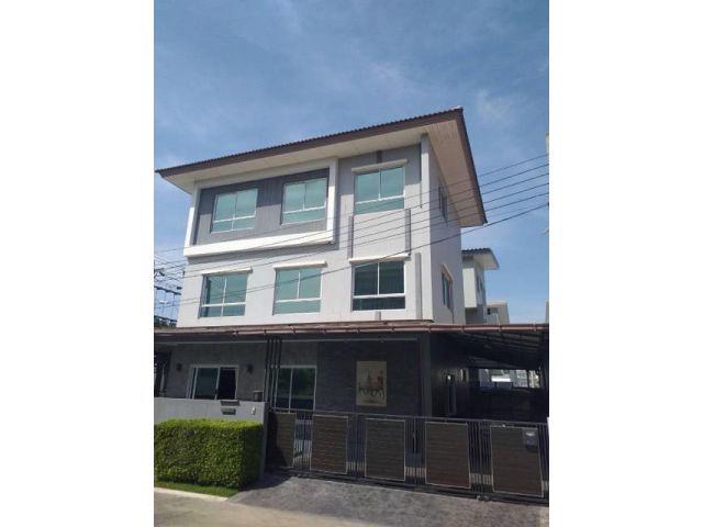 ขายบ้านเดี่ยว 3 ชั้น เนื้อที่ 75 ตร.วา หลังใหญ่แปลงมุม หมู่บ้าน Casa Grand สุขาภิบาล 5 บ้านตกแต่งเฟอร์นิเจอร์ครบพร้อมอยู