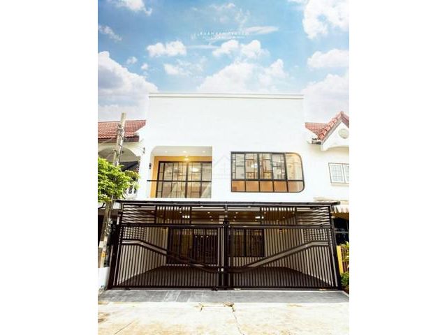 ขาย ทาวน์เฮ้าส์ รีโนเวทใหม่ Minimal Style หมู่บ้านประชากรไทย ลาดพร้าว93 ทำเลดี เดินทางสะดวก