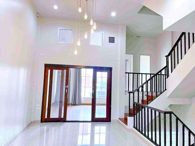 บ้านกลางเมือง 24 ตร.วา.MRT ลาดพร้าว 500 ม.ให้เช่าทาวน์โฮม 4 ชั้น