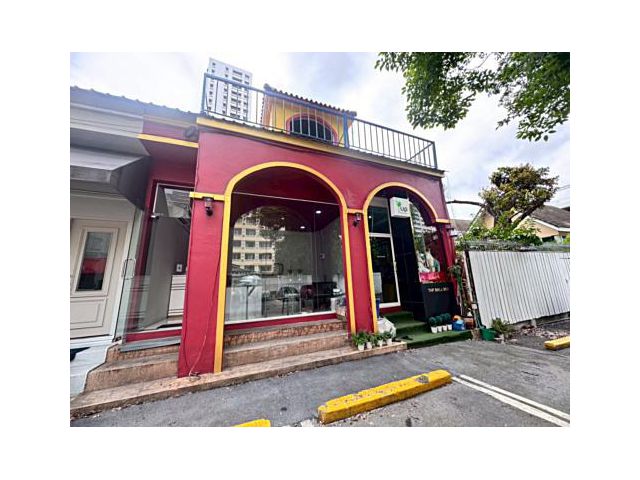 ให้เช่าพื้นที่ ซอยทองหล่อ 13 ทำเลดี เหมาะทำร้านดอกไม้หรือธุรกิจขนาดเล็ก (N.1800)