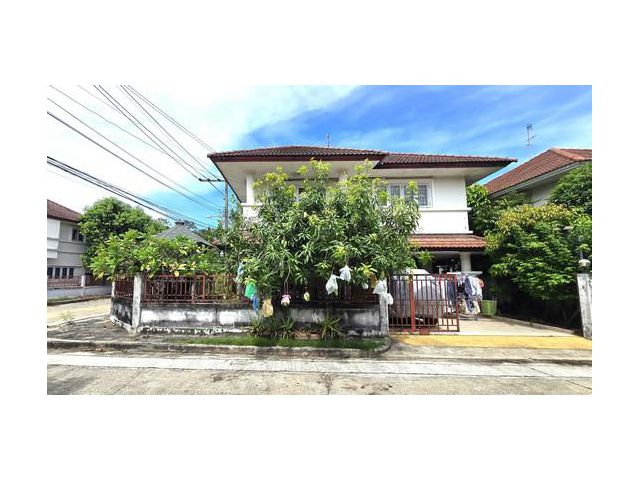 ถูกมาก!!! บ้านเดี่ยว หลังมุม หมู่บ้าน โรยัลปาร์ควิลล์ สุวินทวงศ์ พื้นที่ 59.8 ตรว.  เดินทางสะดวกหมู่บ้านติดถนนสุวินทวงศ