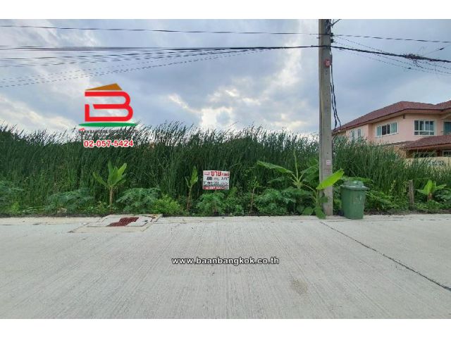 ที่ดินเปล่า พุทธมณฑลสาย 4 เนื้อที่ 88 ตร.ว (ระหว่างทางเชื่อมพุทธมณฑลสาย 4 กับคลองทวีวัฒนา) ตำบลบางพรม อำเภอตลิ่งชัน กรุงเทพมหานคร