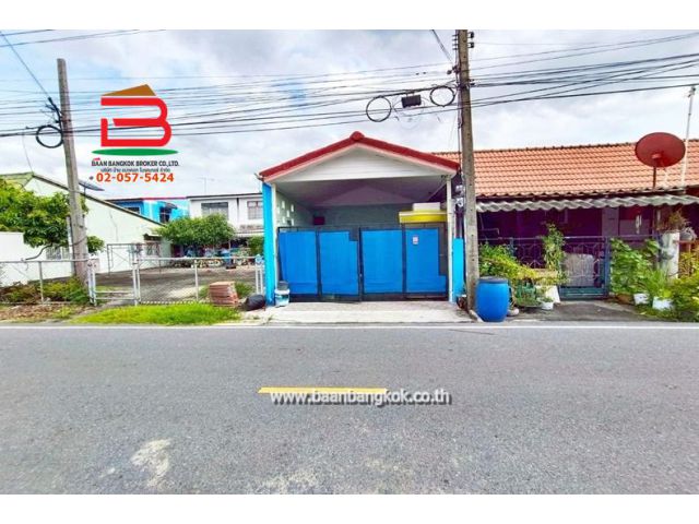ทาวน์เฮาส์ หมู่บ้าน อยู่เจริญ 1 (คลอง4) เนื้อที่ 17 ตรว. ถนนพระองค์เจ้าสาย คลอง4 ต.บึงยี่โถ อ.ธัญบุรี จ.ปทุมธานี