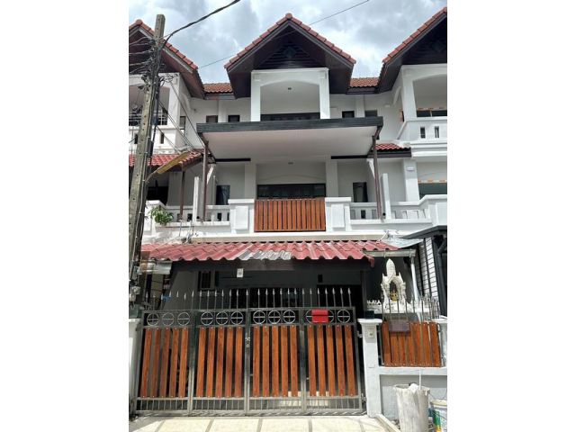 ให้เช่าทาวน์โฮม 3 ชั้น 4 นอน ลาดพร้าว 101 โพธิ์แก้ว ใกล้เกษตรนวมิ