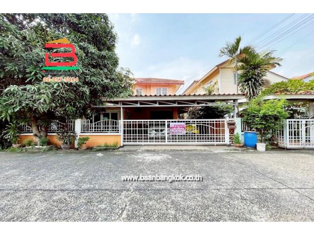 บ้านเดี่ยว หมู่บ้าน ลัลลี่วิลล์ (ซอยลำลูกกา 43) เนื้อที่ 61.1 ตรว. ถนนลำลูกกา ตำบลลาดสวาย อำเภอลำลูกกา จังหวัดปทุมธานี