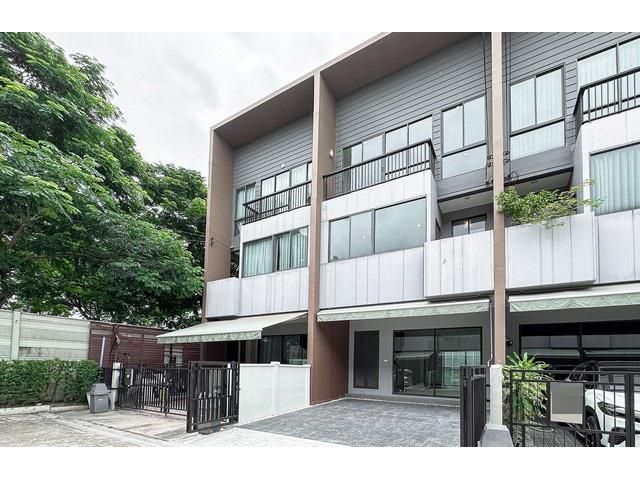 P964 ขายทาวน์โฮม บ้านกลางเมือง พระราม 9-กรุงเทพกรีฑา