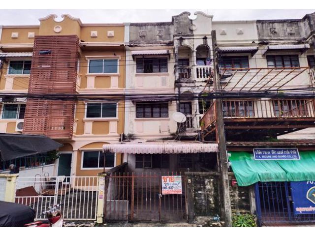 ขายทาวน์เฮ้าส์ หมู่บ้านสุภาวัลย์ ซอยรามคำแหง 176 เนื้อที่ 18 ตร.ว. 3 ชั้น 4 นอน 3 น้ำ