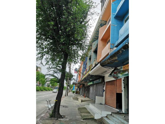 ขายอาคารพาณิชย์ ริมถนนนวมินทร์ ตึกลึก 24.3 ตรว. ทำเลดี ใกล้โรงเรียนโสมาภา ใกล้ปตท.จอดรถได้