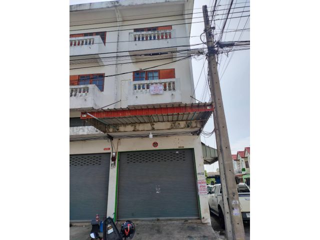 ขายอาคารพาณิชย์ 3 ชั้นครึ่ง หัวมุม  ทำเลทอง  อำเภอธัญบุรี จังหวัดปทุมธานี