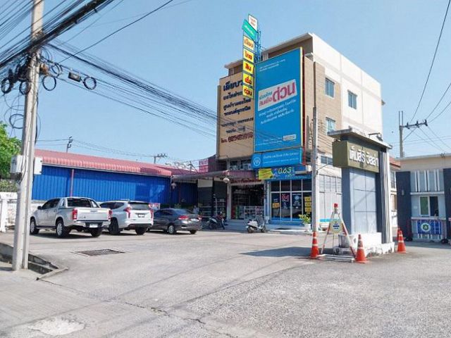 ขายอาคารพาณิชย์ติดถนน 3.5 ชั้น 25.7 ตรว. หน้าหมู่บ้านเต็มสิริวิลล่า เลียบวารี หนองจอก มีที่จอดรถ 3 คัน มีห้องน้ำทุกชั้น