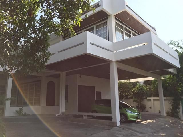ให้เช่าบ้านเดี่ยว 2 ชั้น หลังใหญ่ 340 ต.ร.วา ซอยปรีดีพนมยงค์14 ถนนสุขุมวิท71 ใกล้เอกมัย ทองหล่อ จอดรถได้ 15 คัน