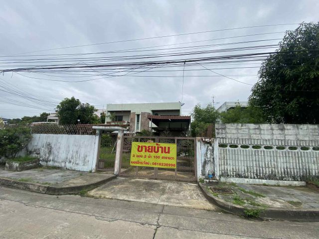 ขายบ้านพร้อมที่ดิน 100 ตร.ว. โครงการหมู่บ้านเมืองทอง 2/2 ซอยพัฒนาการ 61