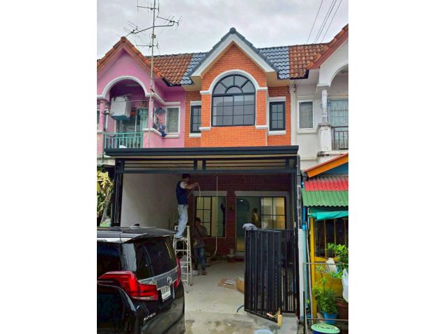 ทาว์นเฮ้าส์ 2 ชั้น รีโนเวทใหม่ ม.บ้านรินทิชา ร่มเกล้า 6 เนื้อที่ 16.5 ตารางวา 2 ห้องนอน แขวงมีนบุรี  เขตมีนบุรี กรุงเทพ