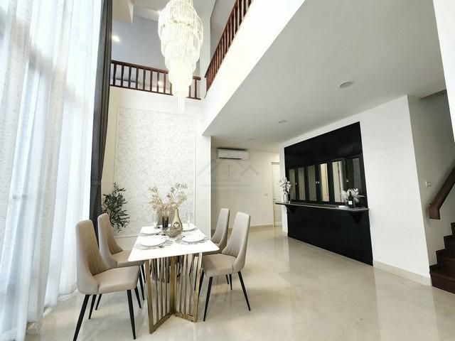 P990 ให้เช่าบ้านเดี่ยวสุดหรู 3 ชั้น 5 ห้องนอน ซอย รัชดานิเวศน์ 16