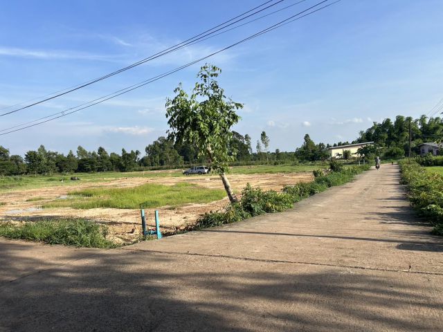 ขายที่นา ที่สวนปราจีน เนื้อที่ 3 ไร่ 38 ตารางวา ใกล้ถนนสี่เลนท์เส้น 33 ประมาณ 800 เมตร