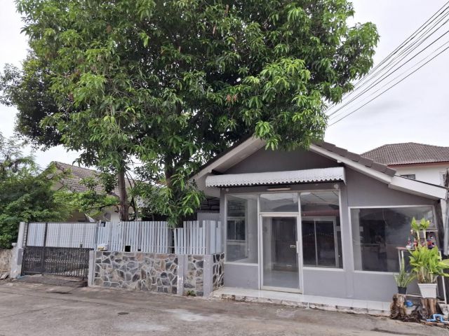 ให้เช่าบ้านเดี่ยวชั้นเดี่ยว  ริมบึงธานี