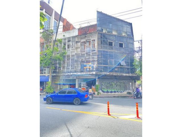ขาย อาคารพาณิชย์ 3 ชั้น ติดถนนสุรวงศ์ ใกล้ BTS ช่องนนทรี