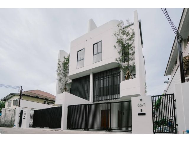 ขายบ้านปุณณวิถี สุขุมวิท101 บ้านใหม่พร้อมอยู่ ใกล้ BTSปุณณวิถี ที่ดิน 50 ตร.ว พื้นที่ใช้สอย 380 ตร.ม ใกล้ซีคอน บางนา