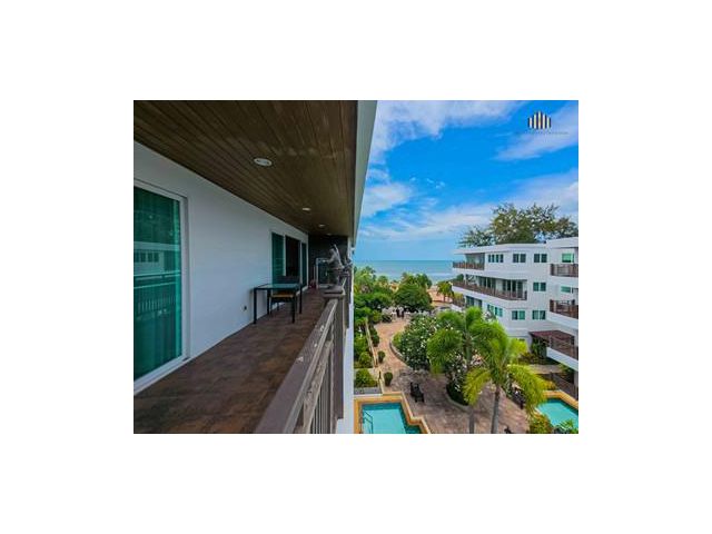 ขายด่วน! Luxury Beachfront Condo The Beach Palace ชะอำ