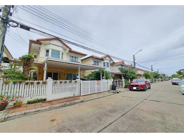 ขายบ้านแฝด หมู่บ้านชวนชื่น ศรีนครินทร์-เทพารักษ์ เนื้อที่ 36 ตร.ว. 2 ชั้น 3 นอน 2 น้ำ