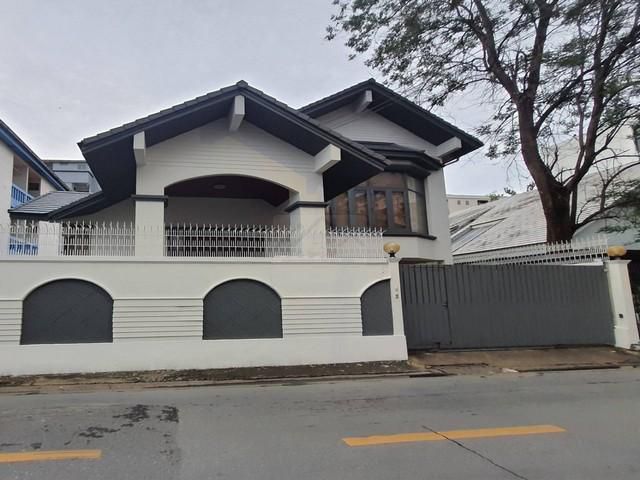 PB5574 ให้เช่าบ้านเดี่ยว ซอยรัชดา36 (ซอยเสือใหญ่) ติดถนนใหญ่ เดินทางสะดวก เข้า-ออกได้หลายทาง