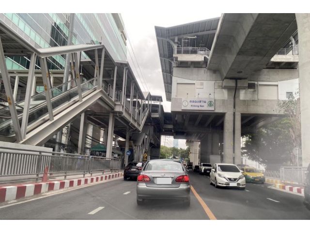 ขายอาคารพาณิชย์ ถนนสมเด็จเจ้าพระยา ใกล้ BTS คลองสาน 500 เมตร 098 7755 808