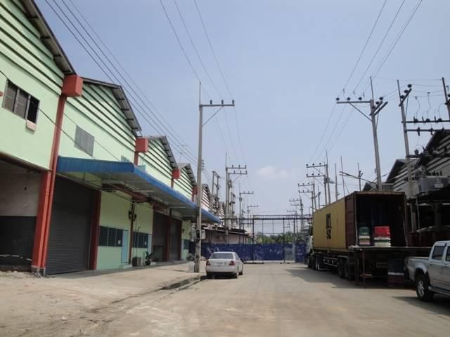 ให้เช่าโรงงาน/โกดัง ขนาด 440 ตรม. ไฟฟ้า 3 เฟส หลังคาสูง พร้อมออฟฟิศ 3 ห้อง ใกล้ถนนเอกชัย – คอกกระบือ สมุทรสาคร