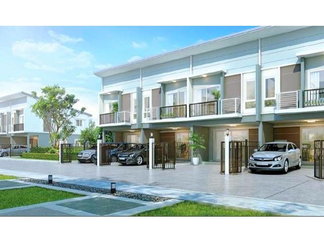 ตลาดนัดลุงออม 349ม. ทาวน์โฮม พระราม 5วงแหวน ปิ่นเกล้า  บางกรวย