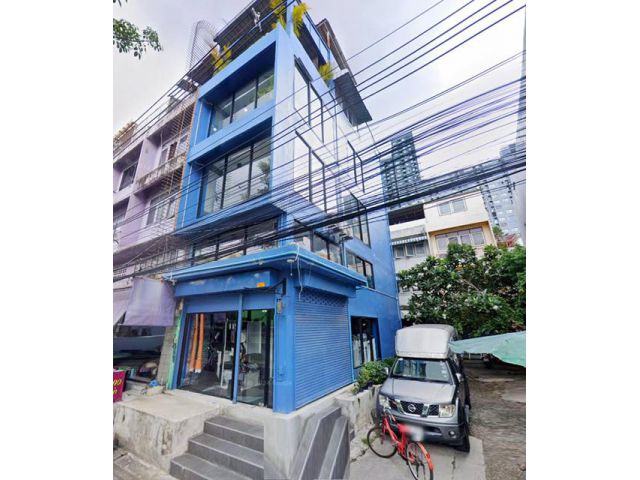 กระจก 5ก้าวติด7-11 สุขุมวิท91-99  70ม.ถึง บางจาก ทั้งหลัง