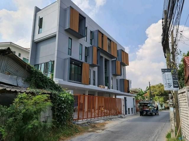 เช่า โฮมออฟฟิศ พร้อมดาดาฟ้า สภาพใหม่ รัชดาภิเษก32 ใกล้ MRTลาดพร้าว เดินทางสะดวก