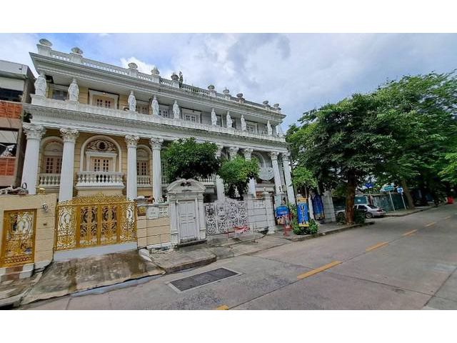บ้านหรูสไตล์ยุโรปโรมัน ใจกลางกรุงเทพ เดินทางสะดวก ย่านวิภาวดี