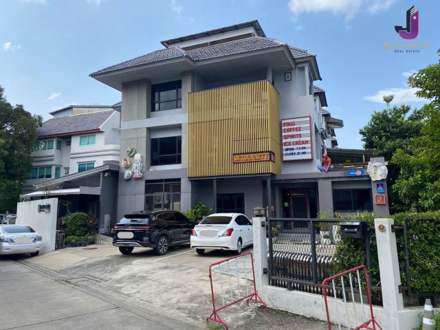 ขายบ้านเปล่า 3 ชั้น ลาดพร้าว ทำเลทอง! เนื้อที่ 78 ตร.ว. บ้านพร้อมเข้าอยู่ / พร้อมต่อยอดธุรกิจ เหมาะสำหรับเปิดร้านอาหาร