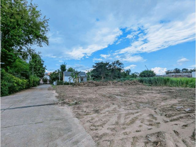 ขายที่ดินตำบลสุเทพติดถนนใกล้เมืองโฉนดพร้อมโอน