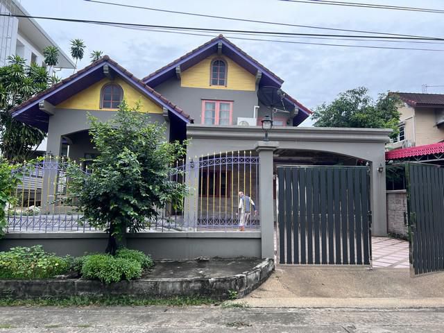 ให้เช่าบ้านเดี่ยว 2 ชั้น หมู่บ้าน สวนนครินทร์โครงการ1 ซอยศรีนครินทร์ 46 ทะลุซอยประวิทย์และเพื่อน ซอยตรงข้าม ห้าง พาราไดซ