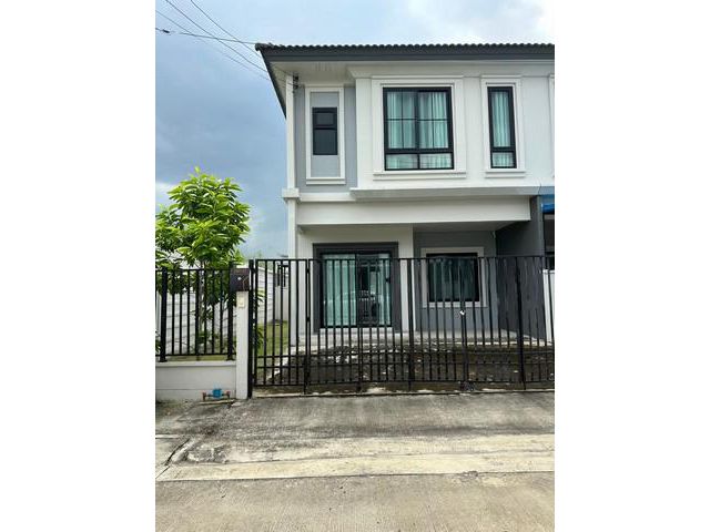 ขายทาวน์เฮาส์ บริทาเนีย สายไหม หลังริม ขนาด 26.80 ตร.ว