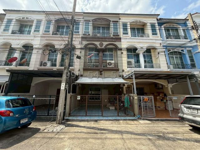 ขายทาวน์โฮม 3 ชั้นเล่นระดับ บ้านกลางเมือง โชคชัย 4
