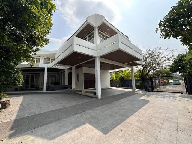 ให้เช่าบ้านเดี่ยว 2 ชั้น 340 ตรว. สุขุมวิท71 ปรีดี14 จอดรถ 15 คัน