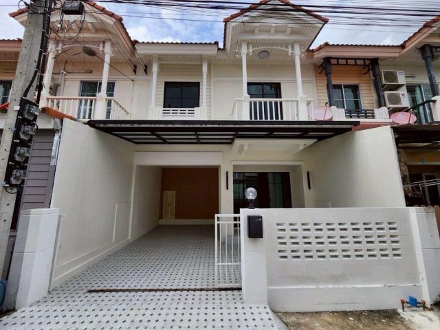 ขายด่วน ทาวน์โฮม รีโนเวทใหม่ทั้งหลัง ม.เดอะวิลล่า ท่าอิฐ–รัตนาธิเบศร์ พร้อมเข้าอยู่
