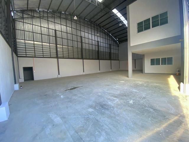 รร.ทานตะวันไตรภาษา 4.2 กม. 2ออฟฟิศ  ตลาดแครายพลาซ่า 800 ม.659ตร.ม